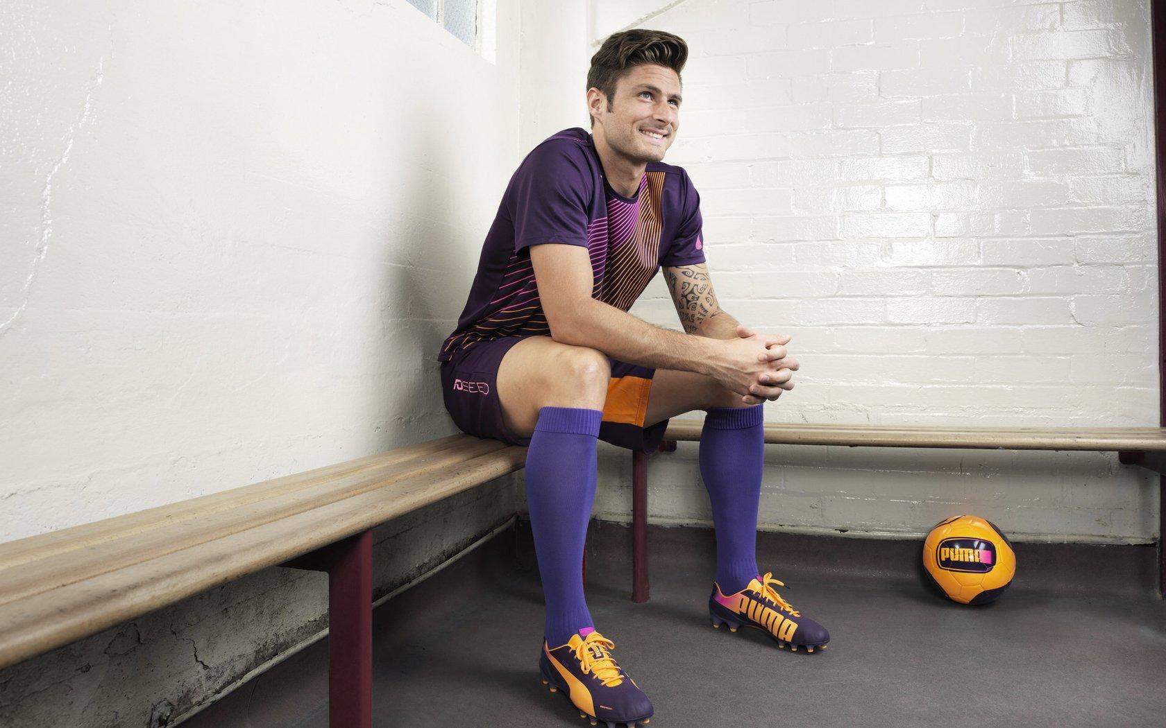 14岁新星居勒尔，生日泪光中扛起家庭，誓言我要把冰箱填满